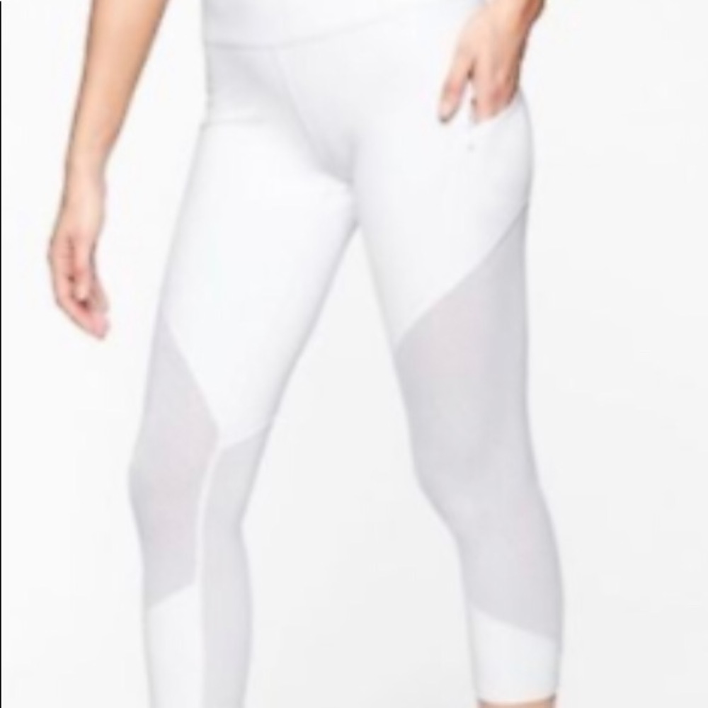 NWT Athleta Mesh Contender Capri- Size L WHITE